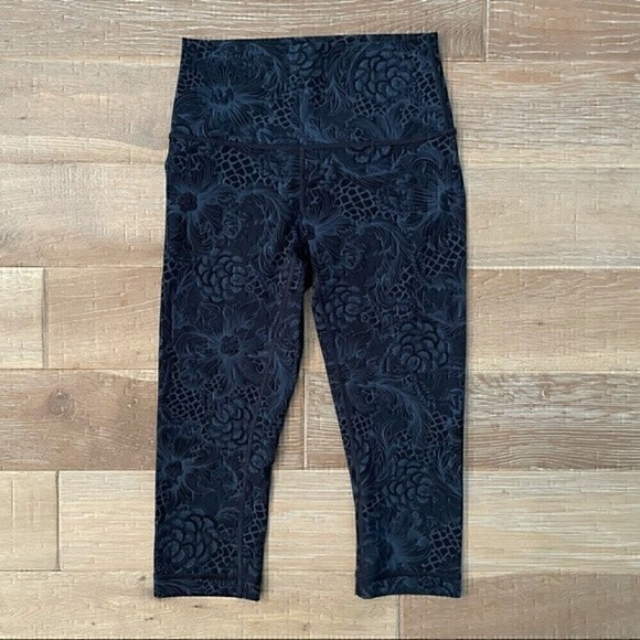 Lululemon Blue Patterned Cropped Athletic Leggings - Picture 1 of 2